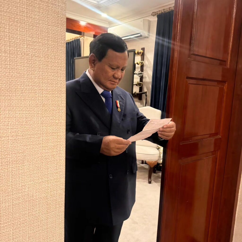 Menyentuh Hati! Presiden Prabowo Terharu Baca Surat Cinta  dari Siswa Sekolah Rakyat di Bandung Barat