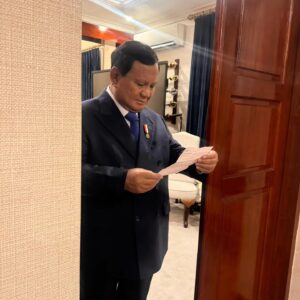 Menyentuh Hati! Presiden Prabowo Terharu Baca Surat Cinta  dari Siswa Sekolah Rakyat di Bandung Barat