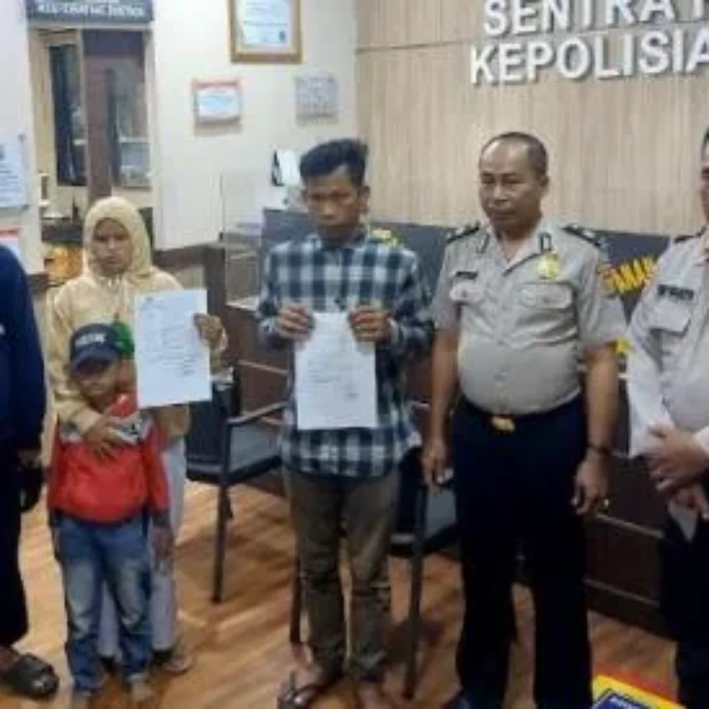 Ya Ampun! Satu Keluarga Nekat Jalan Kaki Tanjung Priok-Bandung gegara Kehabisan Uang