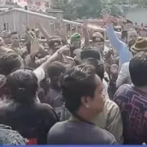 Sidang Hak Angket Bupati Pati Ricuh, Pendukung Sudewo Adu Jotos dengan Massa AMPB