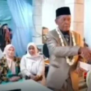 Diisukan Kabur, Kakek 74 Tahun Nikahi Gadis Pacitan Mahar Rp3 Miliar Ternyata Lagi Bulan Madu