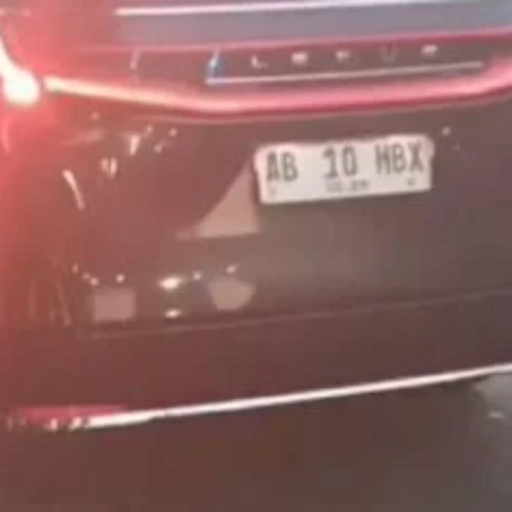 Viral! Video Mobil Sri Sultan HB X Disalip Rombongan Tot Tot Wuk Wuk saat Antre di Lampu Merah