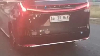Viral! Video Mobil Sri Sultan HB X Disalip Rombongan Tot Tot Wuk Wuk saat Antre di Lampu Merah