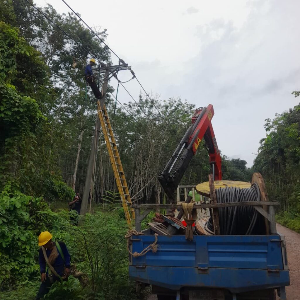 PLN ULP Kayu Agung Tingkatkan Keandalan Listrik di Tulung Selapan Lewat Uprating Penyulang Tenggiri