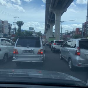 Pembiaran Truk Masuk Kota, Macet di Jalan Palembang Makin Parah