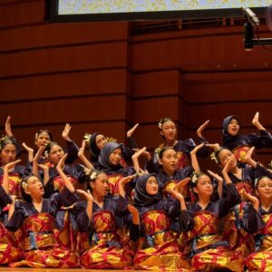 Kalahkan Pesaing Asia, Paduan Suara SMP Labschool Cirendeu Raih Prestasi Tertinggi di MCE