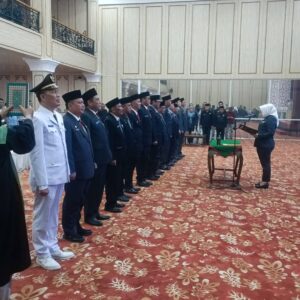 Bupati Musi Rawas Hj Ratna Machmud Lantik 14 Pejabat Esselon II dan III