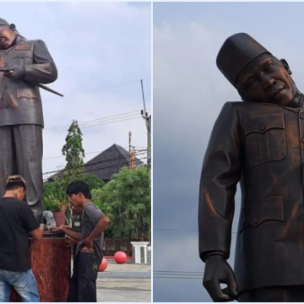 Viral!  Patung Leher Presiden RI Soekarno Miring di Alun-alun Indramayu