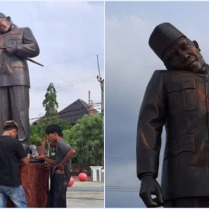 Viral!  Patung Leher Presiden RI Soekarno Miring di Alun-alun Indramayu
