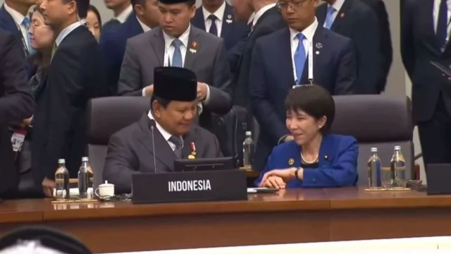 Viral! Detik- detik Video PM Perempuan Pertama Jepang Geser Kursi Mendekat ke Presiden Prabowo, Bahas Apa ya?