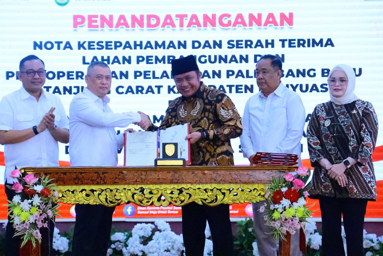 Penandatanganan Nota Kesepahaman dan Serah Terima Lahan Pembangunan Pelabuhan Tanjung Carat