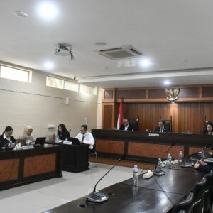 BERSEKONGKOL, KPPU DENDA PT DIESELINDO UTAMA NUSA DAN PT ROLLS ROYCE SOLUTION INDONESIA DENGAN TOTAL RP2,5 M, 8 Diktum Keputusan Majelis Komisi