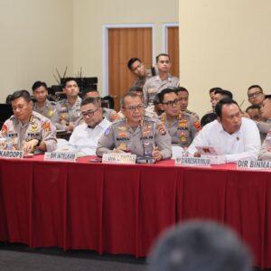 PLN UID S2JB Siap Kawal Keandalan Listrik Selama Nataru 2025, Perkuat Personel dan Peralatan di Ratusan Posko Siaga