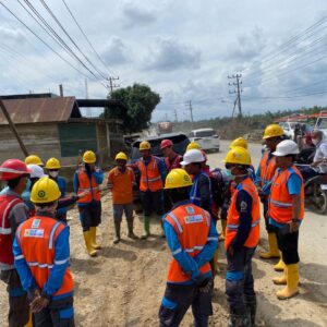 Bahu-Membahu di Tengah Bencana, Relawan Teknik PLN UID S2JB Terus Pulihkan Listrik di Aceh dengan Safety