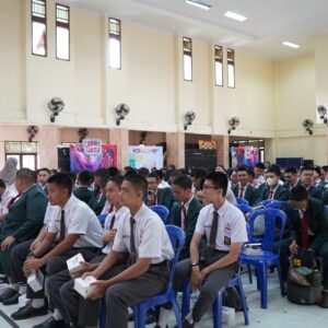 PTBA Ajak Generasi Muda Berpikir Kritis dan Inovatif Lewat Seminar Karya Tulis Ilmiah di Palembang