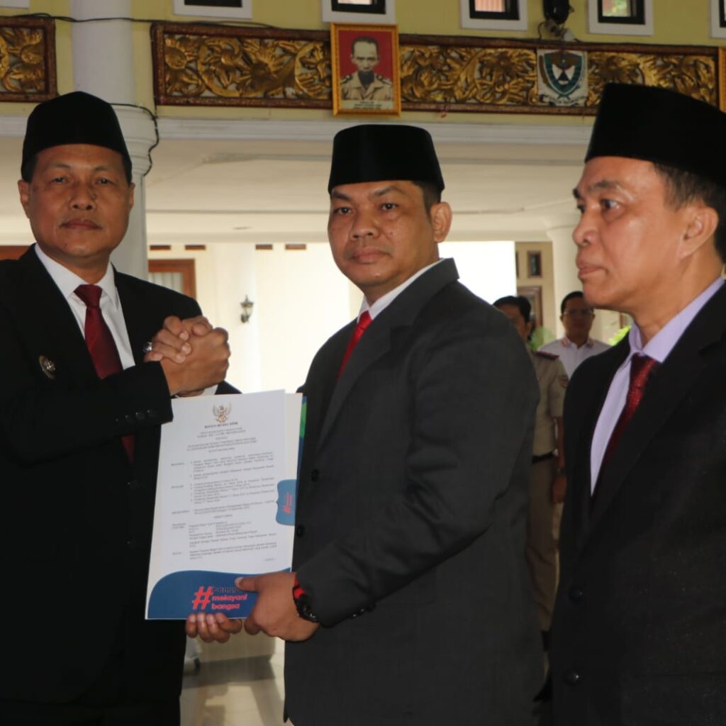 Bupati Muara Enim Edison Lantik Kepala Satpol PP dan Kepala Dinas PMD