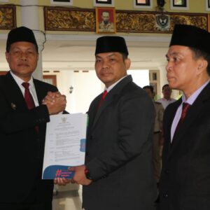 Bupati Muara Enim Edison Lantik Kepala Satpol PP dan Kepala Dinas PMD