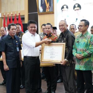 Pemberian Penghargaan Kompetisi Inovasi Pelayanan Publik Disdukcapil se-Sumsel