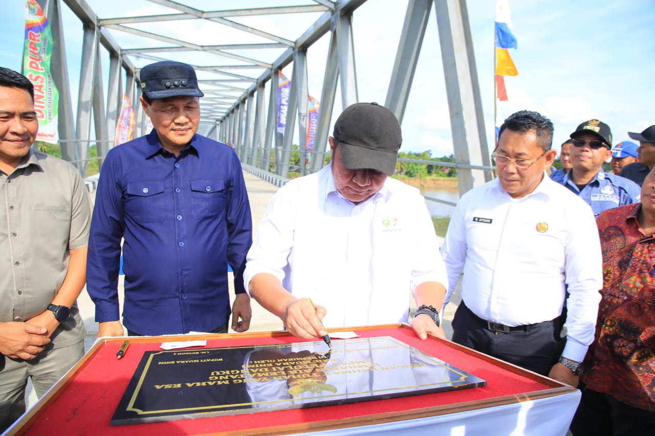 Peresmian Jembatan Rangka Baja Air Lematang di Kecamatan Empat Petulai Dangku, Kabupaten Muara Enim