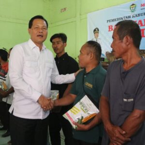 Pemkab Muara Enim Salurkan Bantuan Pupuk Sebanyak 127,2 ton Kepada Petani