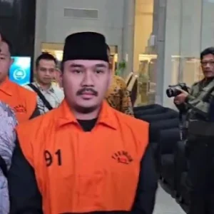 KKN Berlapis: Ade Kuswara dan Ayahnya Jadi Cerminan Jokowi-Gibran ?