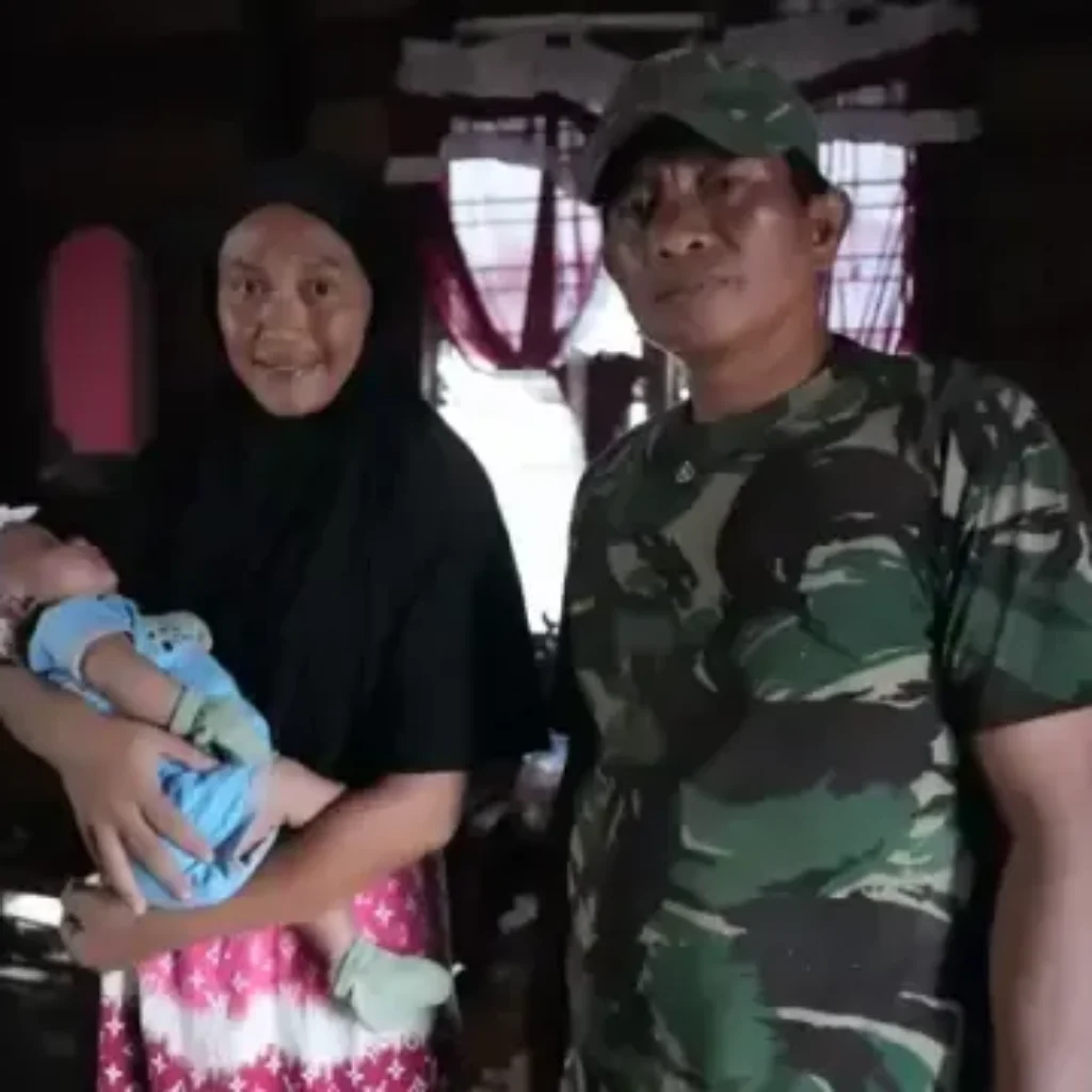Cerita Sertu Giman, TNI yang Sendirian Berenang Selamatkan 20 Warga Aceh Tamiang saat Banjir Bandang