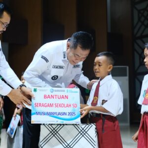 Gebrakan Pendidikan Pemkab Muba, Seragam Gratis untuk Puluhan Ribu Siswa