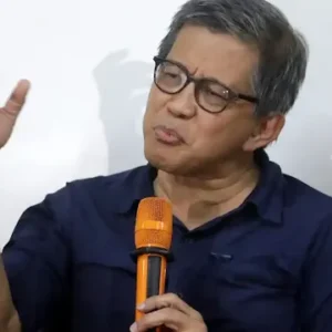 Rocky Gerung: Kemungkinan Besar Awal Tahun 2026 Terjadi Crossfire antara Elit dan ‘Piring Kosong Emak-emak’