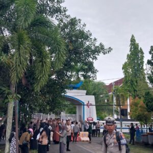 Tagih Janji PPPK Paruh Waktu, IPMAPUS Bersama Nakes dan Guru Kepung Kantor Bupati Mamuju
