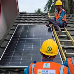 PLN  Kembali Bawa Misi Terangi untuk Pendidikan Pelosok, SD Negeri Sungai Jambu Kini Nikmati Listrik Tenaga Surya