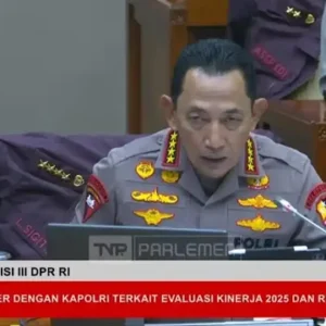 Reaksi DPR RI Usai Kapolri Jenderal Listyo Sigit Tantang Dicopot Apabila Polri Digabung ke Kemendagri