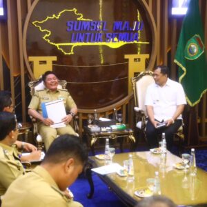 Gubernur Sumsel Terima Audiensi Bupati OKU Selatan, Bahas HUT Daerah dan Perbaikan Infrastruktur Jalan