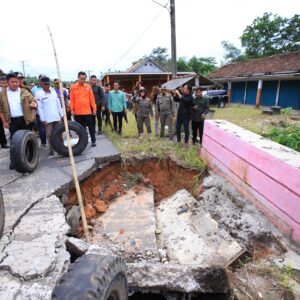 Tinjau Lokasi Banjir di Desa Nusa Jaya, Kecamatan Belitang III, OKU Timur