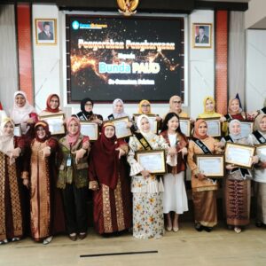 Penyerahan Apresiasi Bunda PAUD se-Sumsel oleh KeKemendikdasmen RI