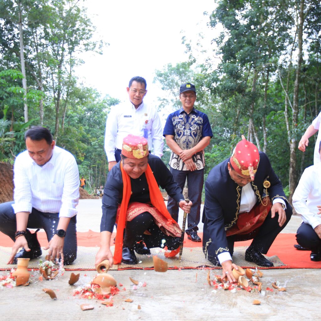 Peresmian Perbaikan Jalan Karang Agung–Trans Lubar di Kecamatan Simpang, Kabupaten OKU  Selatan