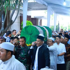 Suasana Haru Pemakanan Crazy Rich Sumsel H. Kms. Abdul Halim Ali” Sosok Dermawan dan Peduli Siar Islam
