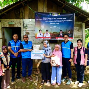 PLN Bengkulu Nyalakan Harapan 473 Warga Lebong, Rumah Kayu di Pelosok Kini Terang Benderang