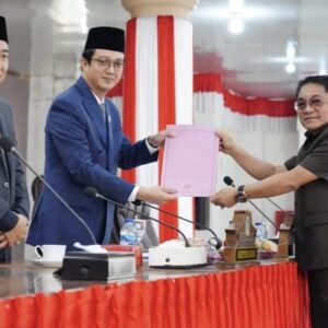 Ketua DPRD H Edwin Cahya Putra Pimpin Paripurna XXVlll Masa Sidang ke ll Tahun 2026 Dalam Rangka Penyampaian Laporan Reses ke l DPRD Kabupaten Ogan Ilir Tahun 2025 Per Daerah Pemilihan Masing-masing