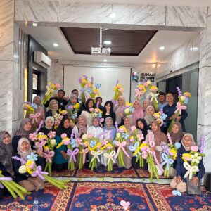 PTBA Ajak UMK Kembangkan Peluang Usaha Lewat Kreasi Bunga Balon