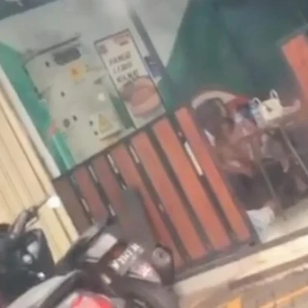 Viral! Sejoli Terekam Berbuat Tidak Senon0h di Minimarket saat Siang Bolong