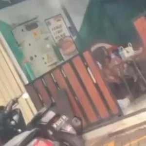 Viral! Sejoli Terekam Berbuat Tidak Senon0h di Minimarket saat Siang Bolong