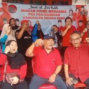 Hidupkan Semangat Gotong Royong DPC PDIP Muara Enim Launching Makan Jumat Marhaen