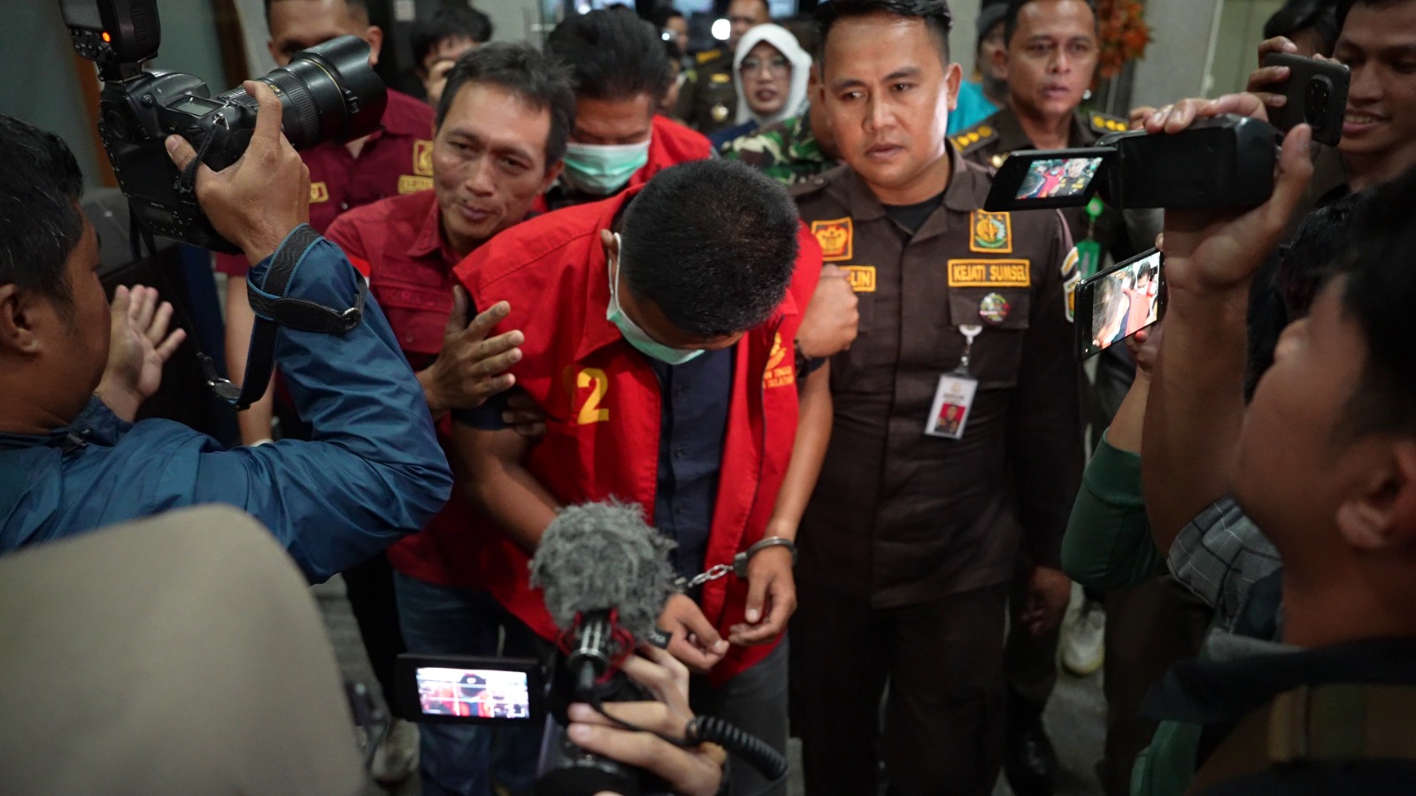 Oknum Anggota Dewan Muara Enim dan Anaknya Ditetapkan Jadi Tersangka dan Ditahan Kejati Sumsel