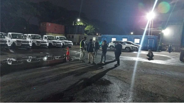 DPR RI Minta Ditunda, Mobil Pikap Mahindra Asal India Malah Sudah Berjejer Rapi di Pelabuhan Tanjung Priok