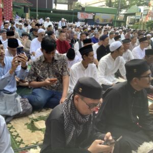 Jemaah Shalat Id di SD Muhammadiyah Palembang Membeludak hingga di Jalan