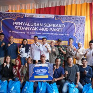 HUT ke-45 PTBA dan Ramadan, PTBA Kertapati Port Bagikan 4.180 Paket Sembako bagi Masyarakat Ring 1