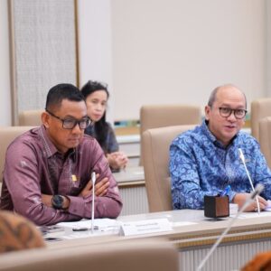 Danantara Indonesia Inisiasi Hibah PLTS Sumenep ke Pemda, PLN Siap Suplai Listrik Bersih Bagi 2.000 KK
