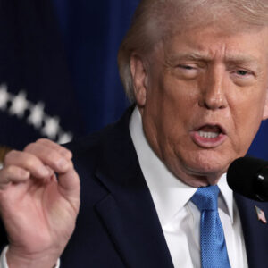 Trump Mengakui  Nego Damai, Tetapi Masih Serang Iran