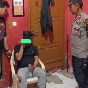 Cemburu Membara! Pria di Simbuang Tikam Terduga Selingkuhan Istri, Polisi Amankan Pelaku dan Badik
