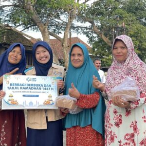 YBM PLN UID S2JB dan GENCAR Bagikan 300 Paket Buka Puasa dan Sahur untuk Warga Palembang